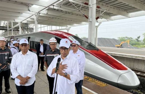 Ungkap Luhut Binsar: Jalur Kereta Cepat Jakarta-Bandung Akan Diperpanjang ke Surabaya