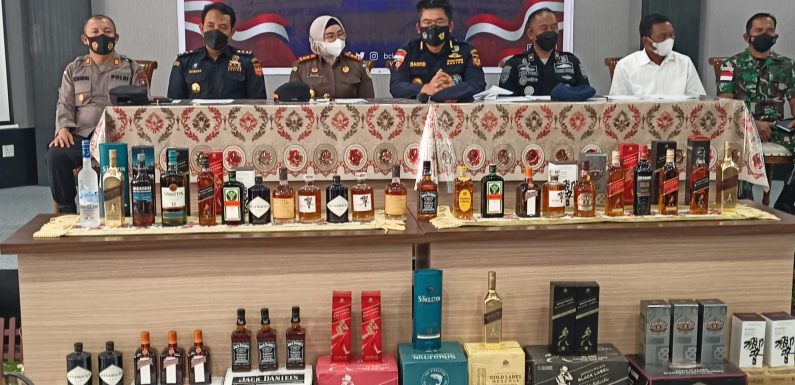 Pemusnahan Minuman Beralkohol dan Barang Ilegal Senilai Rp7 Miliar: Langkah Tegas Menteri Perdagangan?