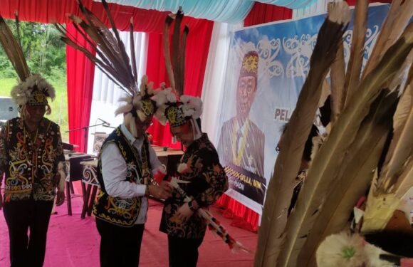 Tjandra Limanjaya Dihormati Masyarakat Dayak, Penghargaan Ini Jadi Buktinya